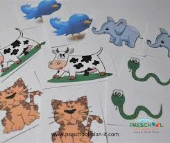 Picture cards of animals: blue birds, elephants, a cow, cats and green snakes